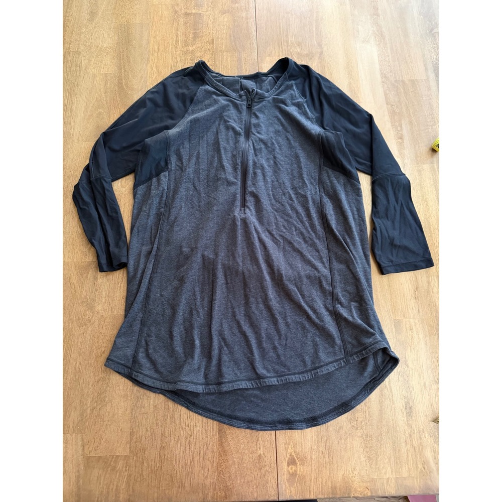 Lululemon Womens Quarter Zip Long Sleeve Athletic Top Gray Black Pleated Back